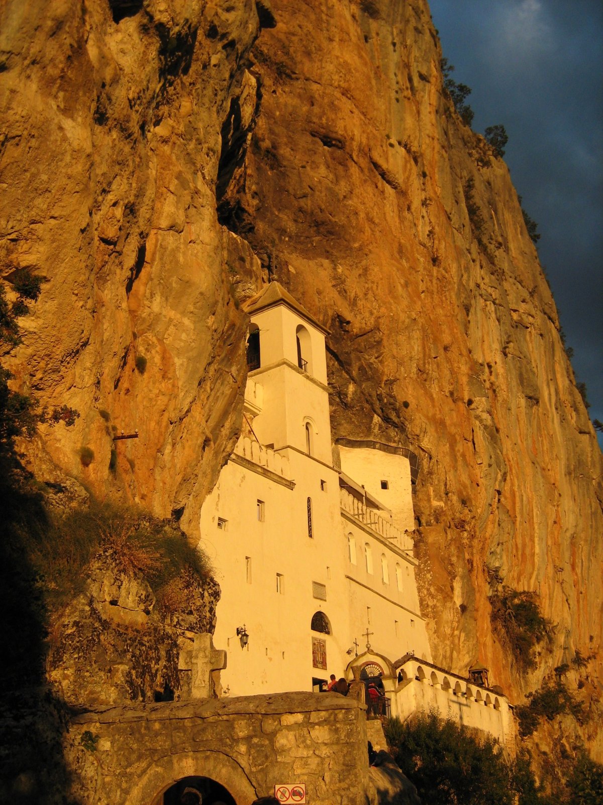Manastir Ostrog